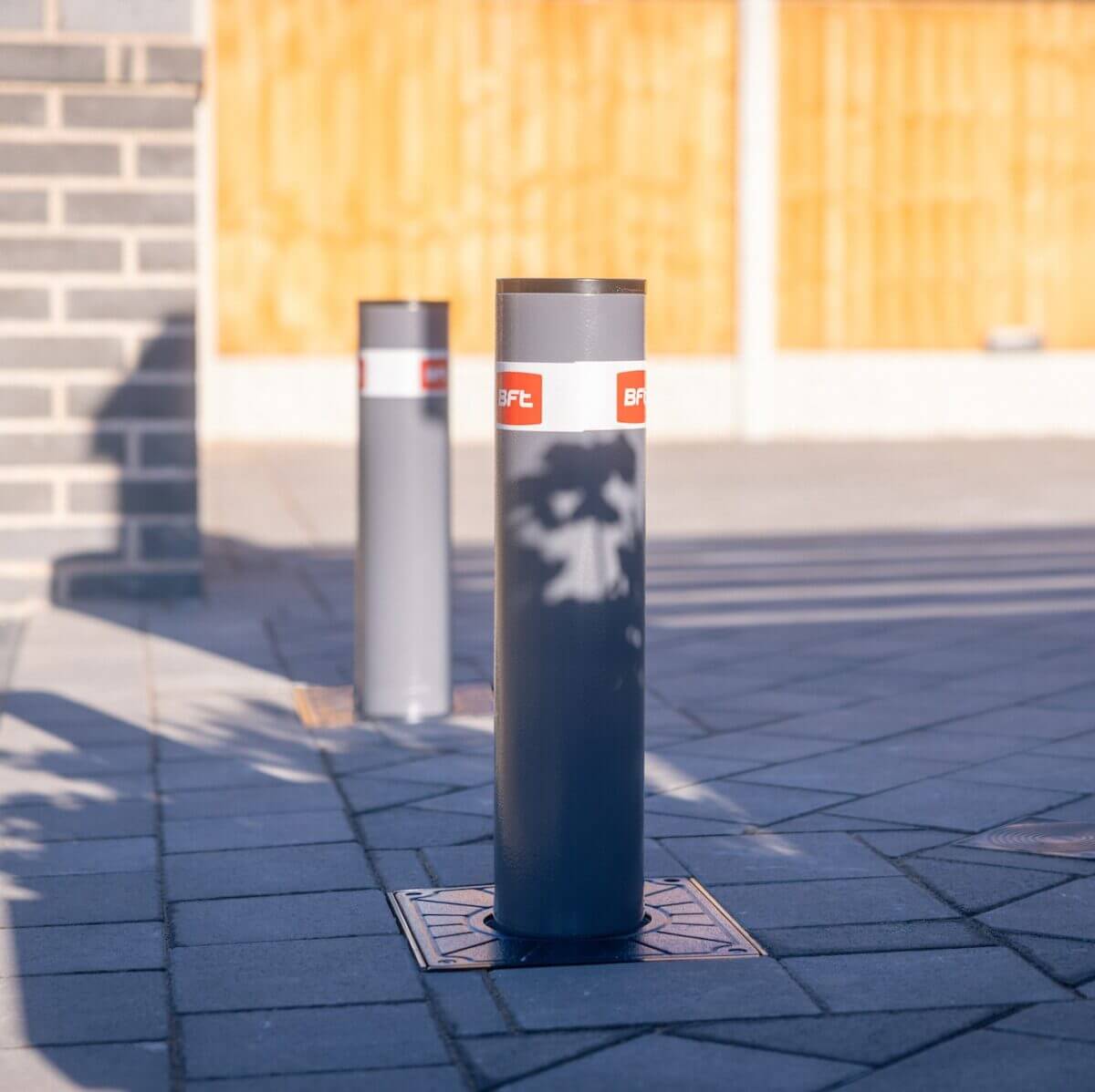 Medium Anthracite Automatic Driveway Security Bollard
