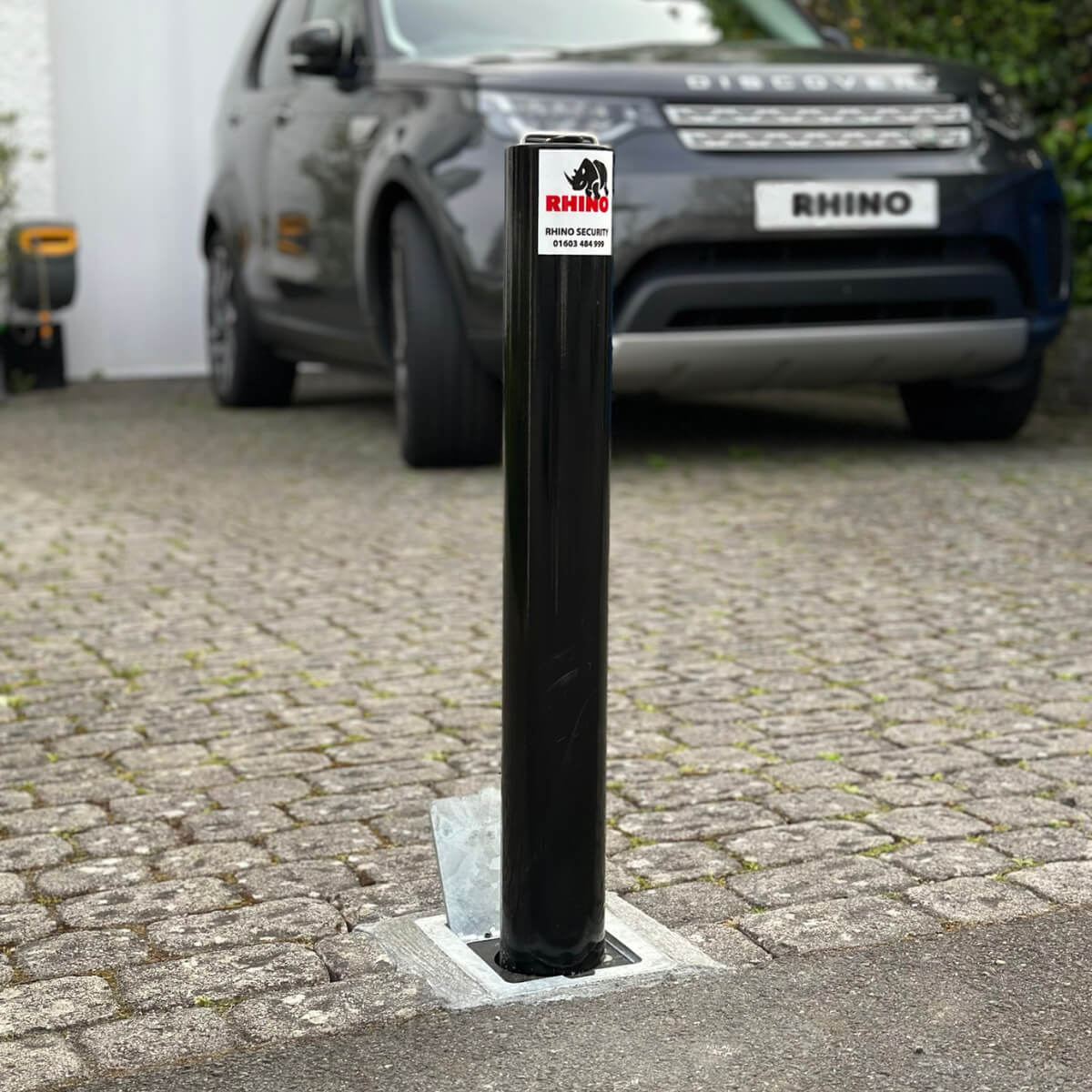 Black Steel Lift-Assist Telescopic Driveway Bollard
