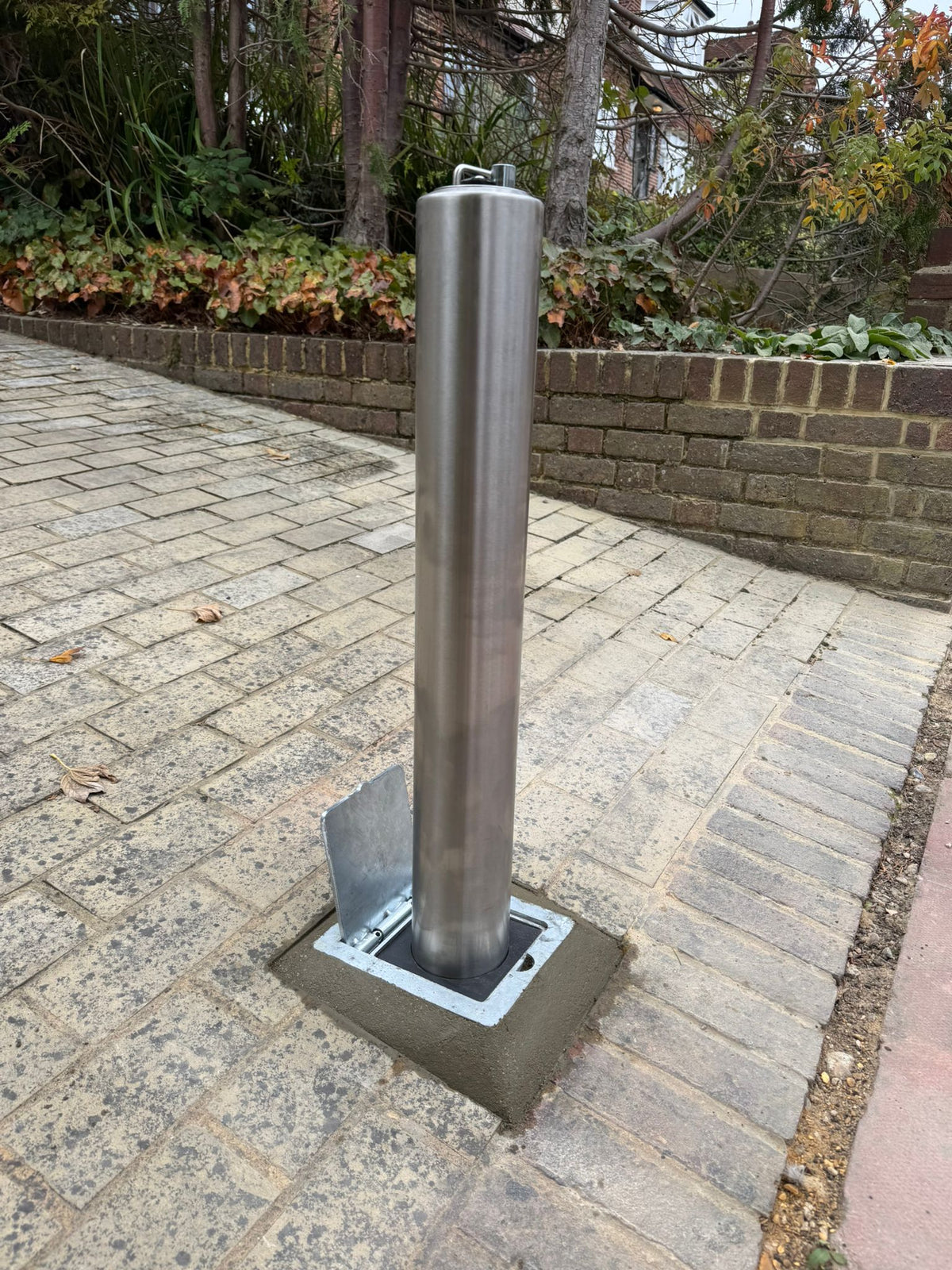 Stainless Steel Lift-Assist Telescopic Driveway Bollard