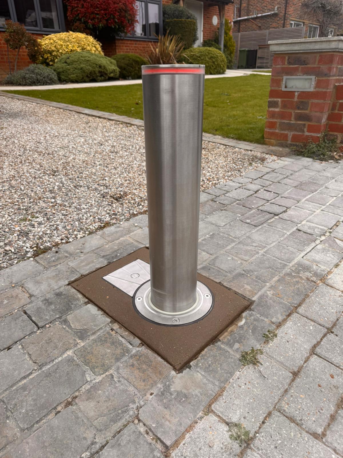 DriveGuard Automatic Bollard